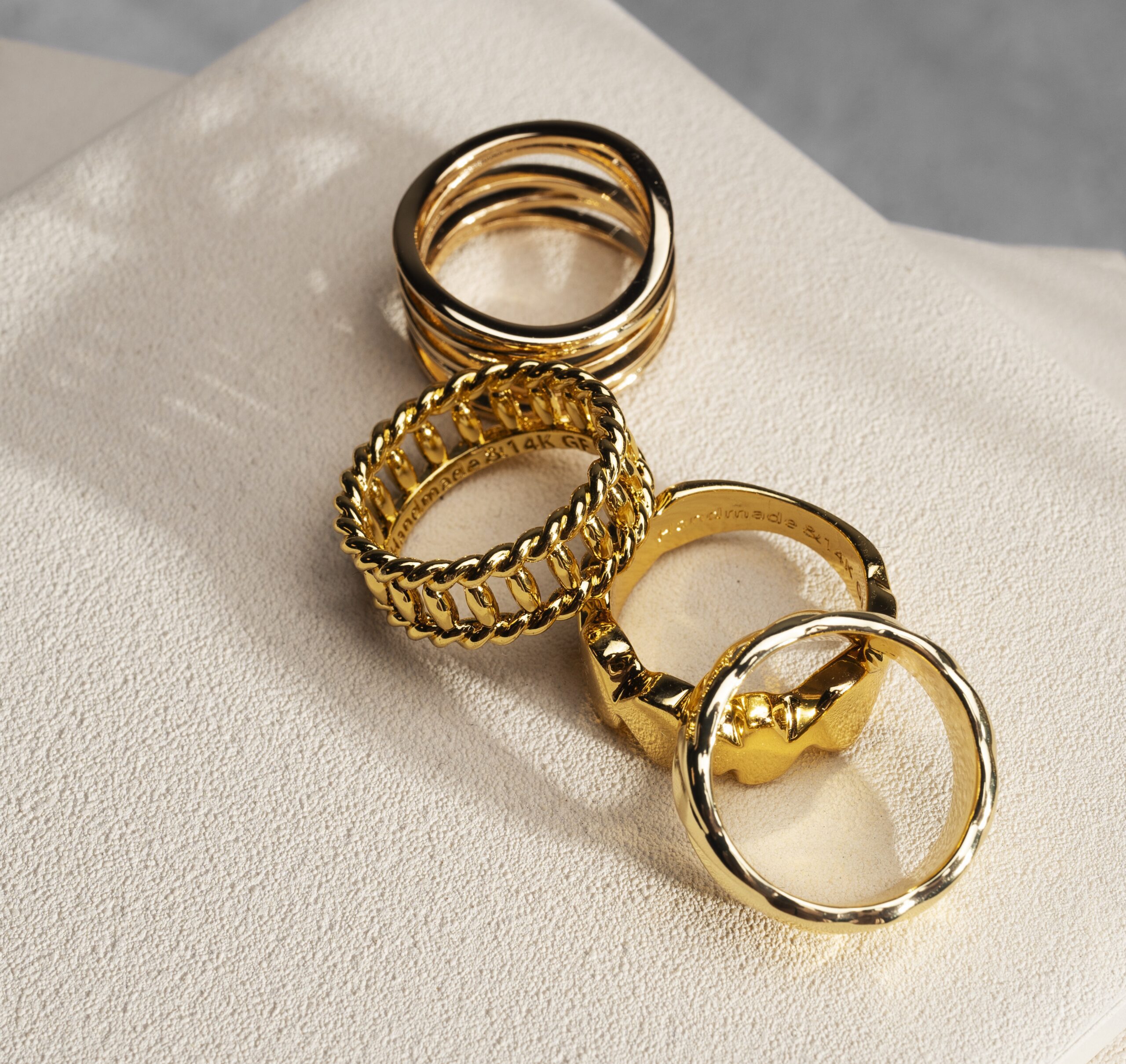 Platinum, yellow gold and white gold jewellery pieces